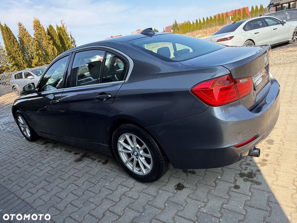 BMW Seria 3 318d Luxury Line - 11
