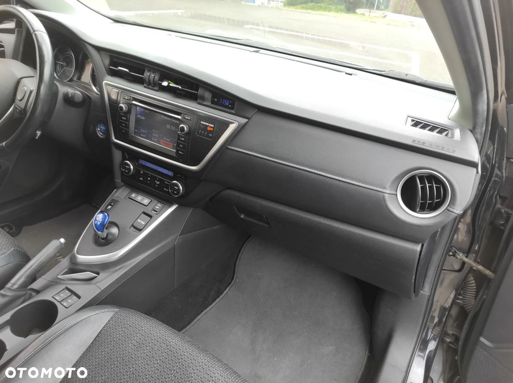 Toyota Auris 1.8 Travel - 28