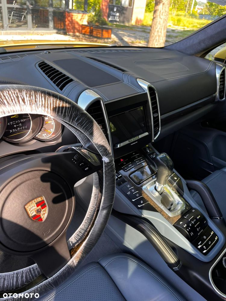 Porsche Cayenne Turbo - 12