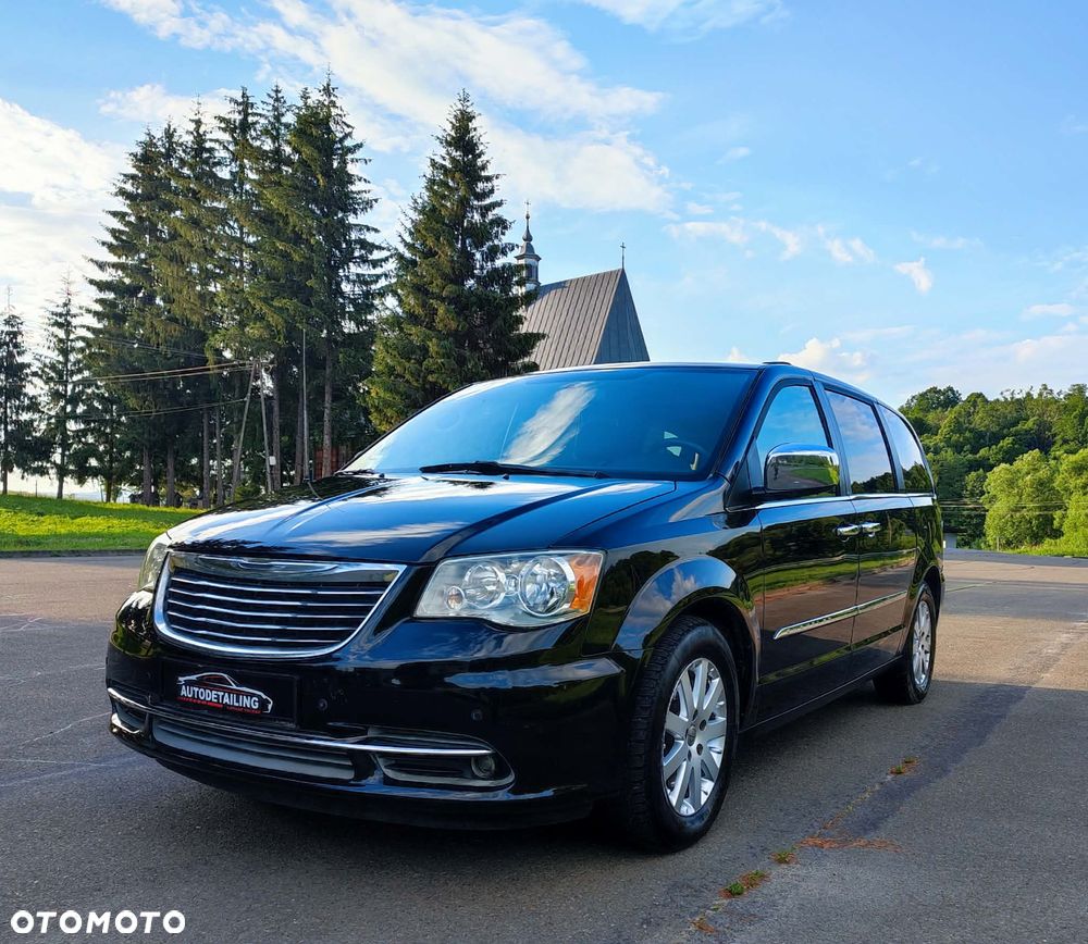 Chrysler Town & Country 3.6 Limited - 10