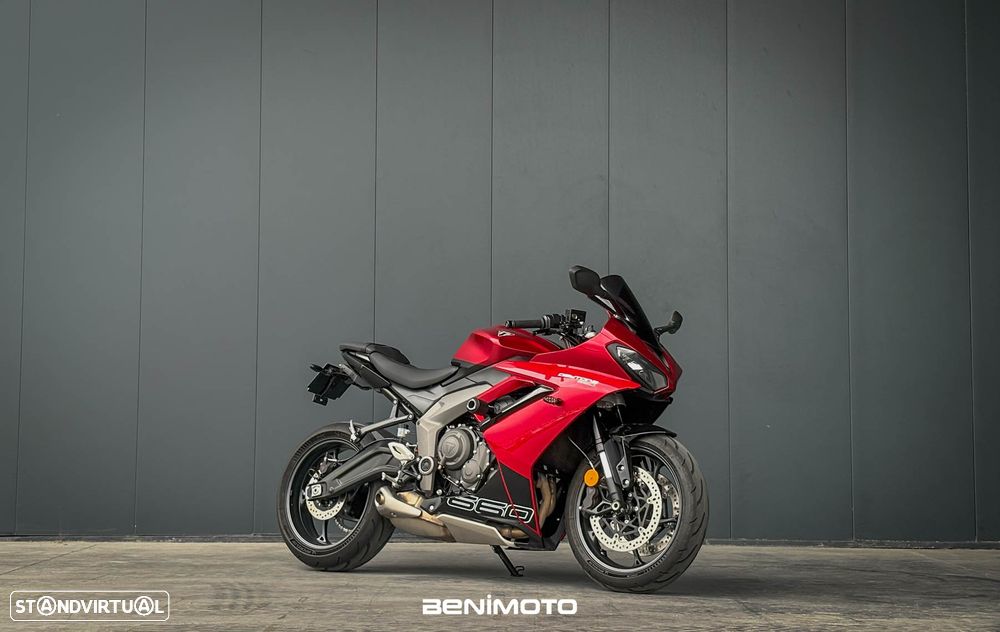 Triumph Daytona 660 - 1