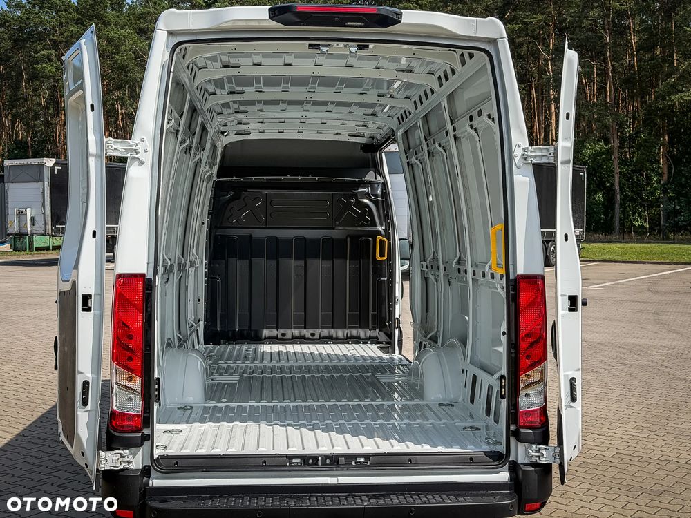 Iveco Daily 35S18HA8 V 3.0 Diesel 180KM AT8 ZF L4H2 - 24