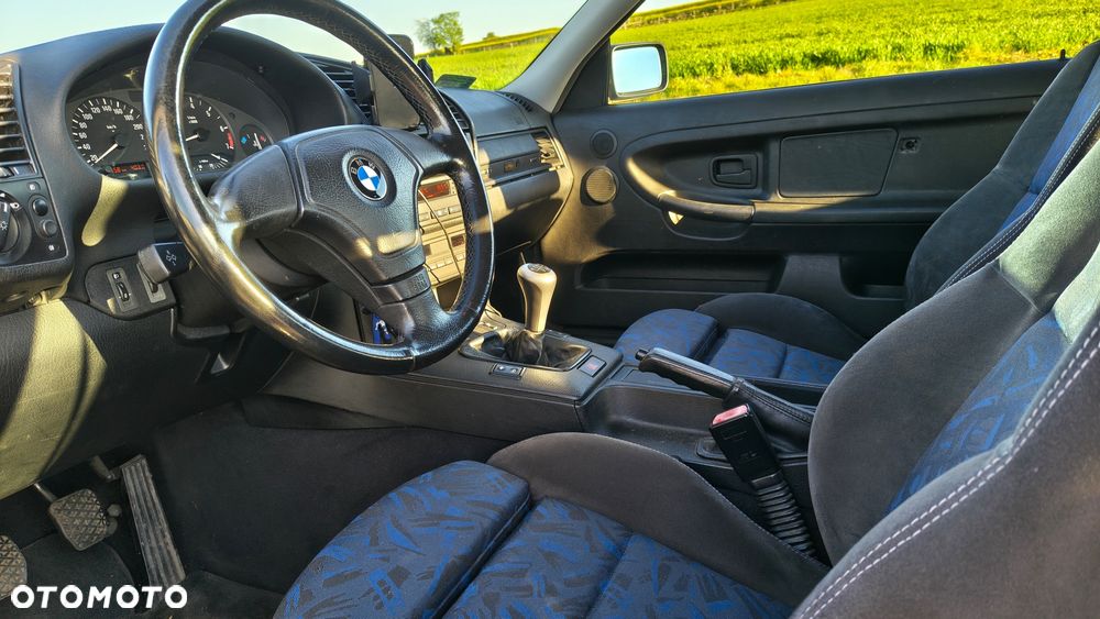 BMW Seria 3 323i - 16
