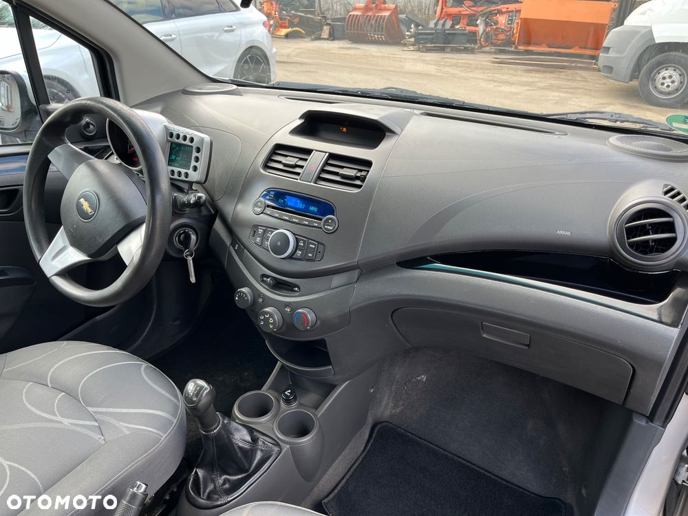 Chevrolet Spark 1.0 - 10