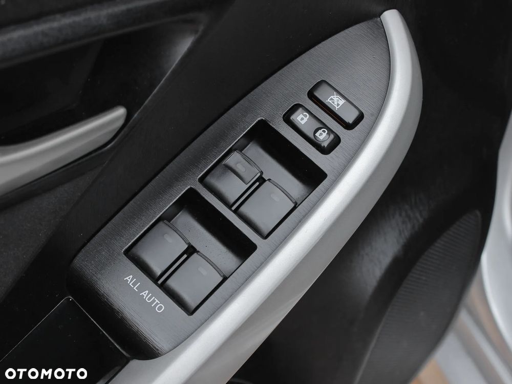 Toyota Prius (Hybrid) Life - 20