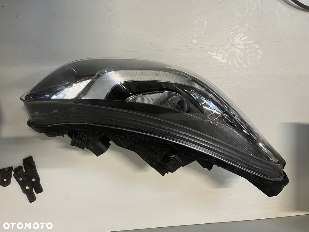 Hyundai i20 Lampa przednia Lewa , prawa 921021J5 - 4