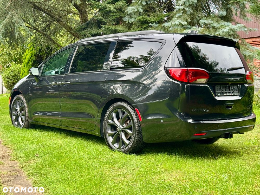 Chrysler Pacifica - 4
