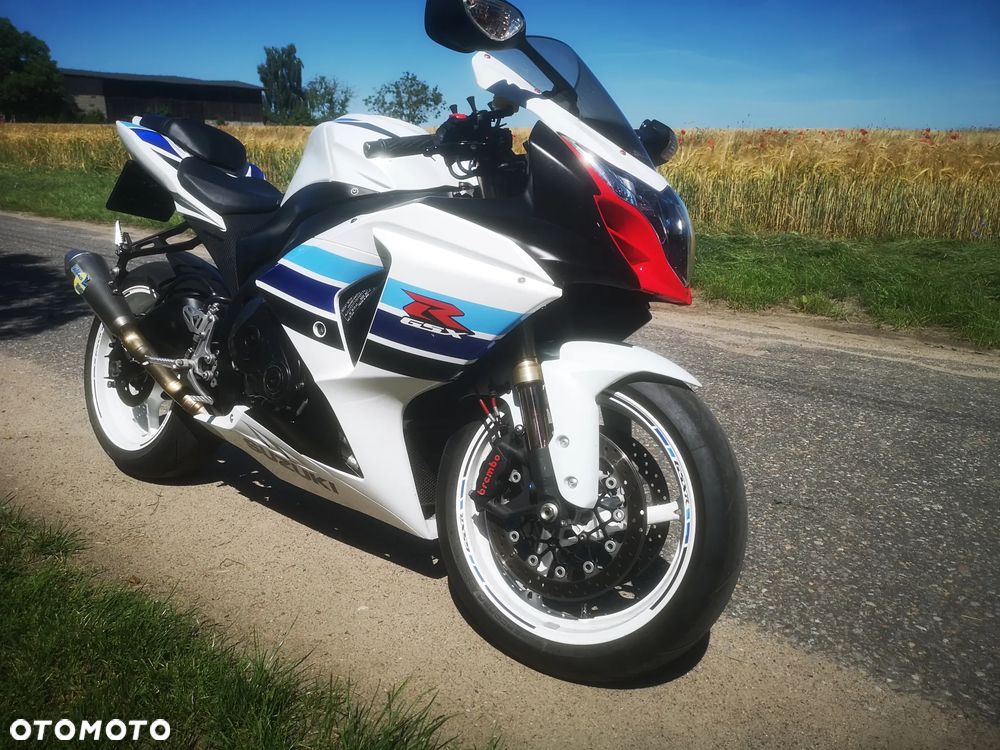 Suzuki GSR - 13