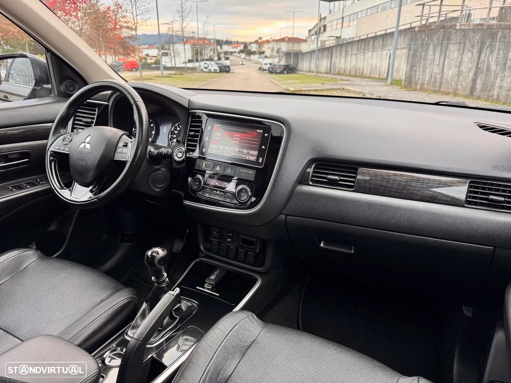 Mitsubishi Outlander 2.2 DI-D Intense+ - 21