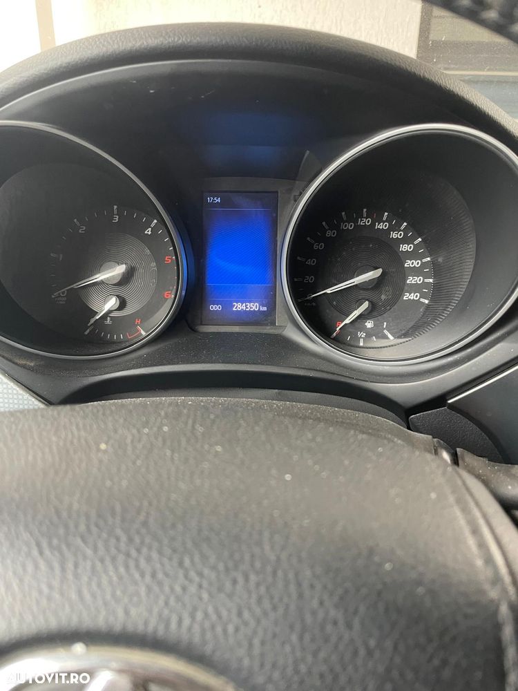 Toyota Avensis 2.0 D-4D Executive - 7