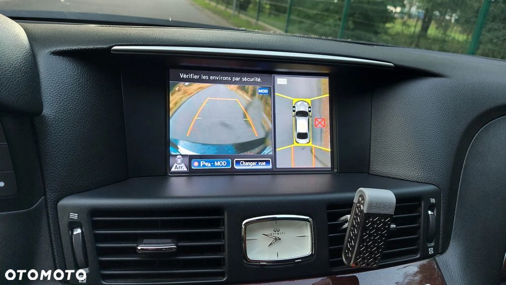 Infiniti Q70 2.2d Executive - 24