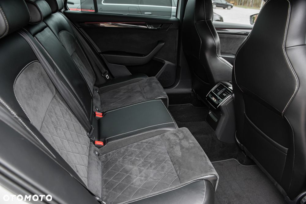 Skoda Superb 2.0 TDI DSG Sportline - 35
