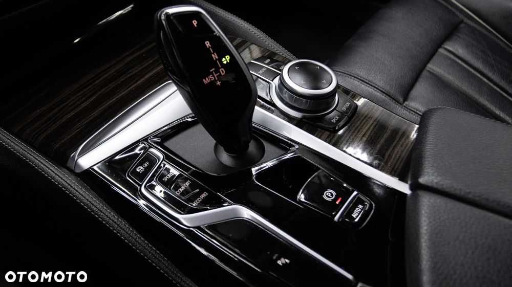 BMW Seria 5 520d xDrive Luxury Line - 18