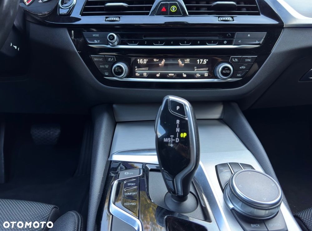 BMW Seria 5 520d Touring M Sport Edition - 33