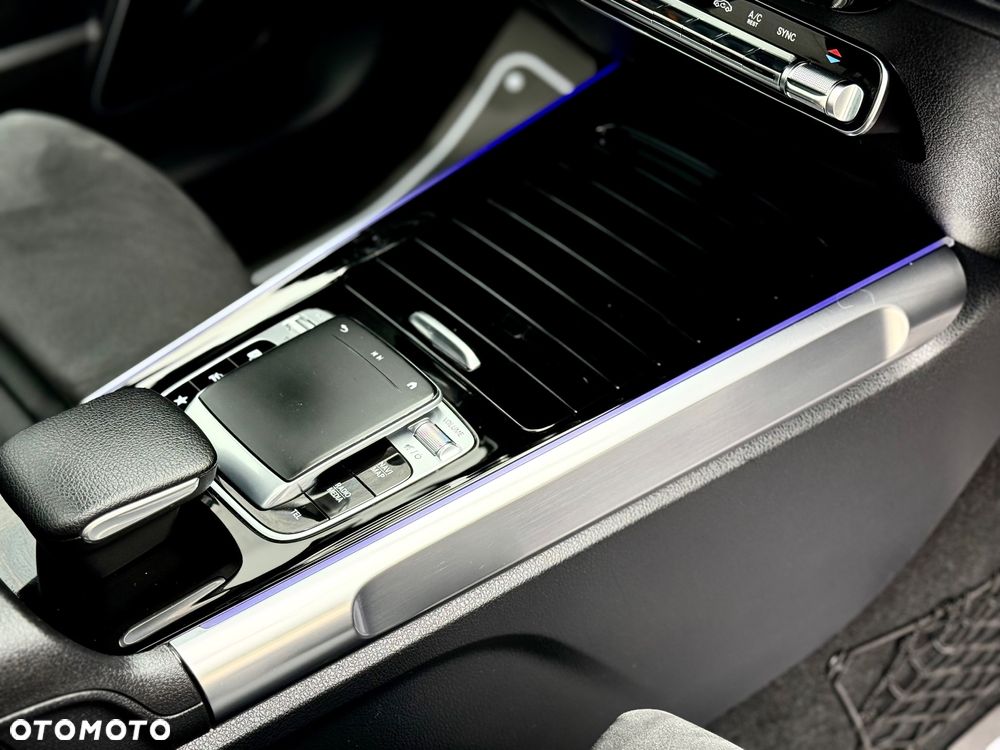 Mercedes-Benz GLB 200 d 8G-DCT AMG Line - 33