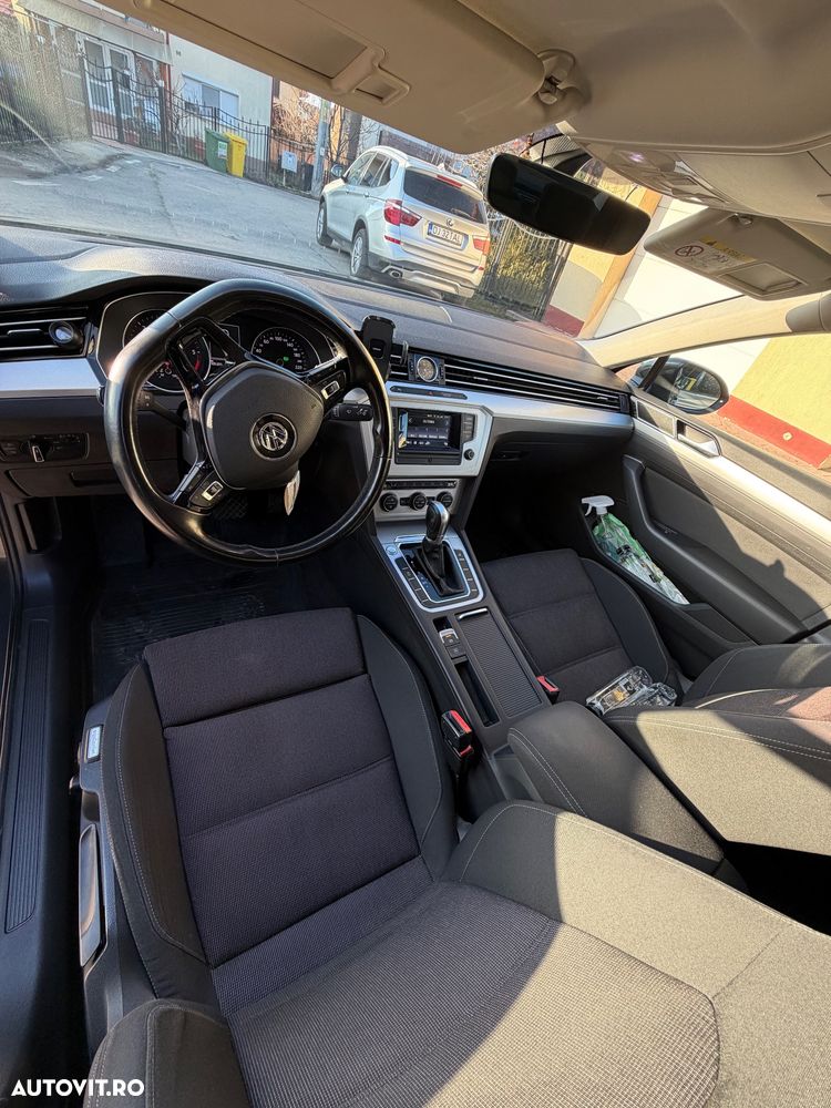 Volkswagen Passat 2.0 TDI DSG Comfortline - 11
