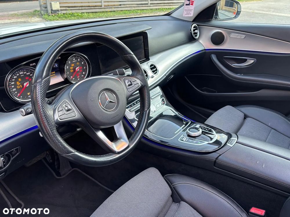 Mercedes-Benz Klasa E 250 9G-TRONIC - 22
