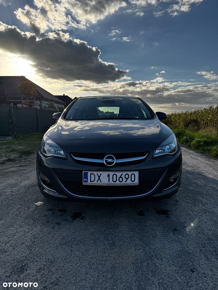 Opel Astra 2013 photo 2