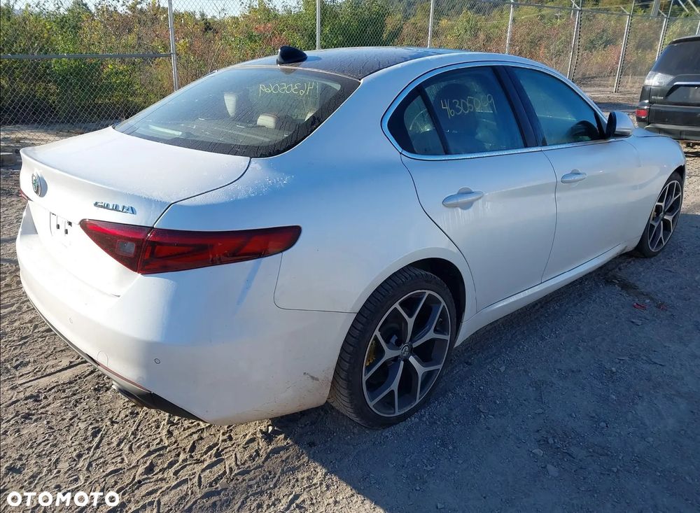 Alfa Romeo Giulia - 5