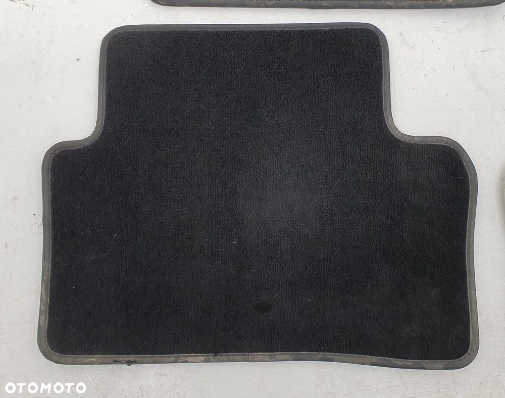 DYWANIKI CHODNICZKI WELUROWE MERCEDES W213 A2136808801 A2136809201 4SZT - 3