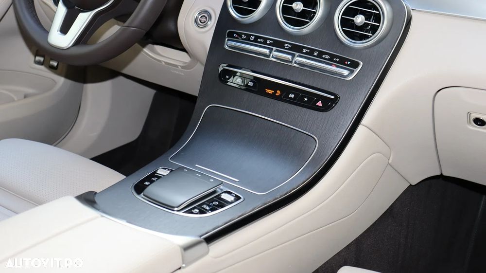 Mercedes-Benz GLC 300 e 4MATIC - 24