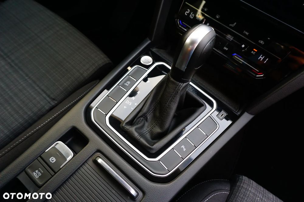 Volkswagen Passat 2.0 TDI EVO Business DSG - 27