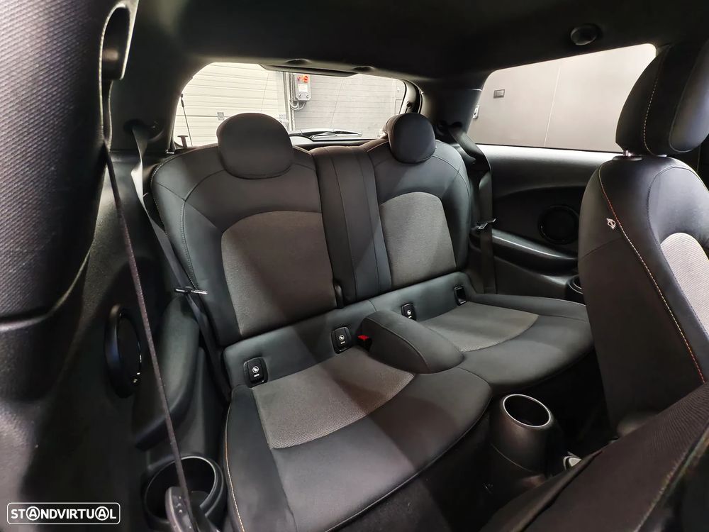 MINI 3 Portas One D - 13