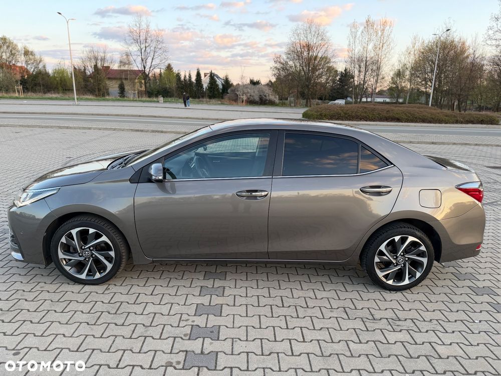 Toyota Corolla 1.6 Premium + - 3