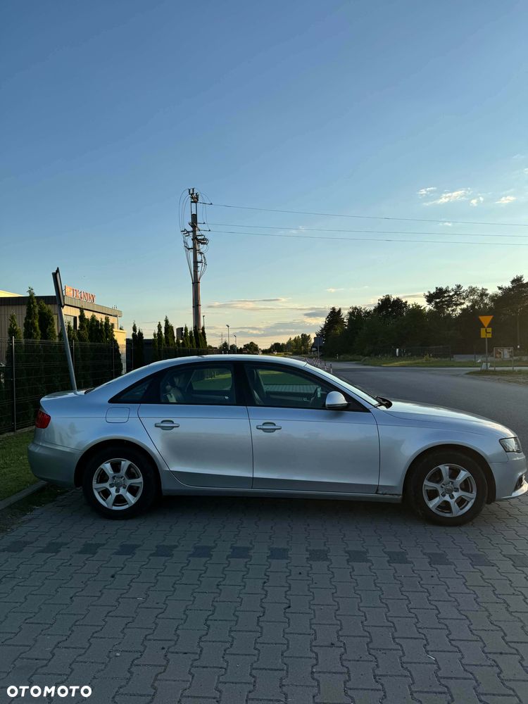 Audi A4 Limousine - 4