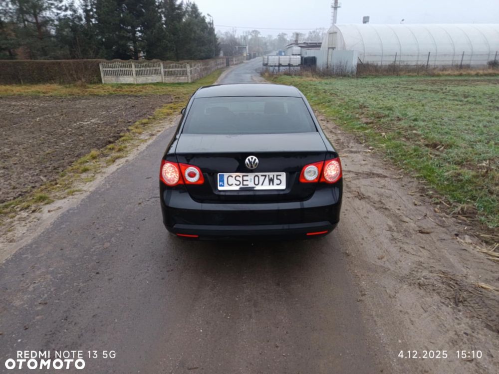 Volkswagen Jetta 2.0 TDI DPF Sportline - 6