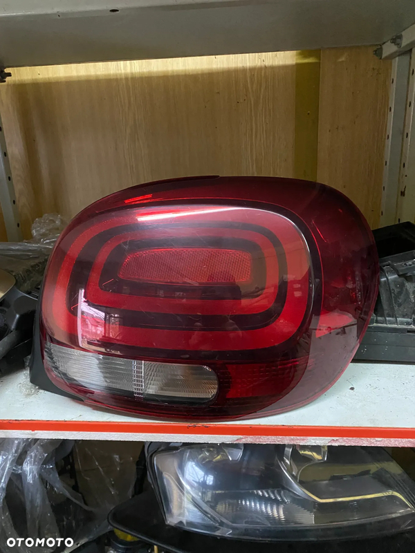 Citroen C3 III lampa prawy tył.