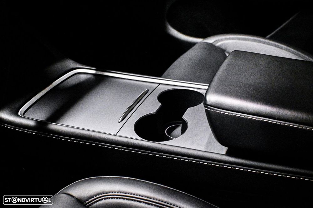 Tesla Model Y Long Range Dual Motor AWD - 16