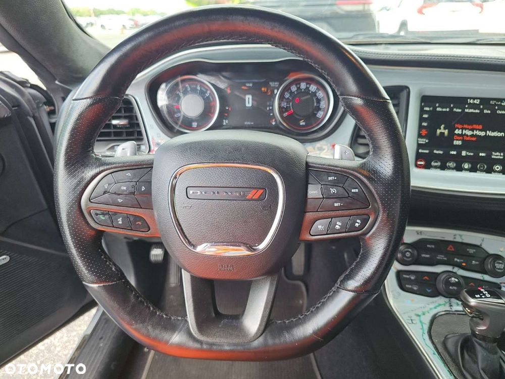 Dodge Challenger - 12