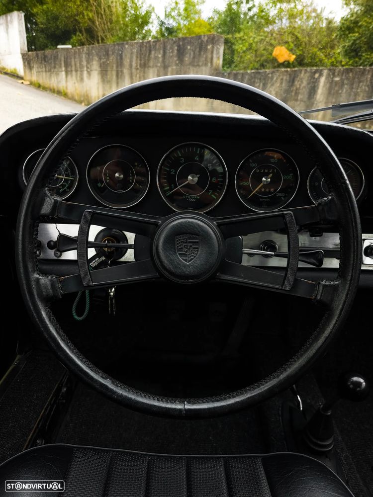 Porsche 911 Série F - 16