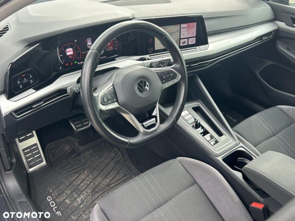 Volkswagen Golf - 8