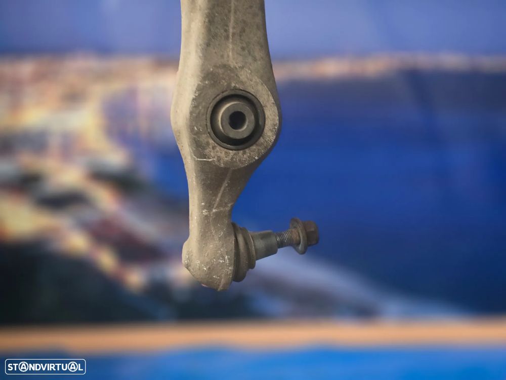 Braço  de suspensão triângulo frente direito original Audi Q7 4L  2006+ - 8