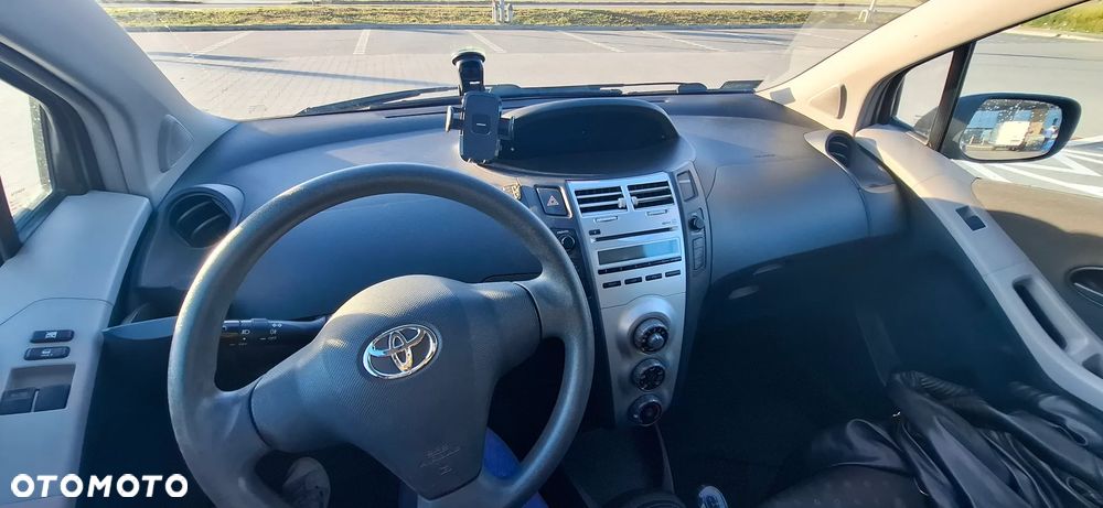 Toyota Yaris - 15