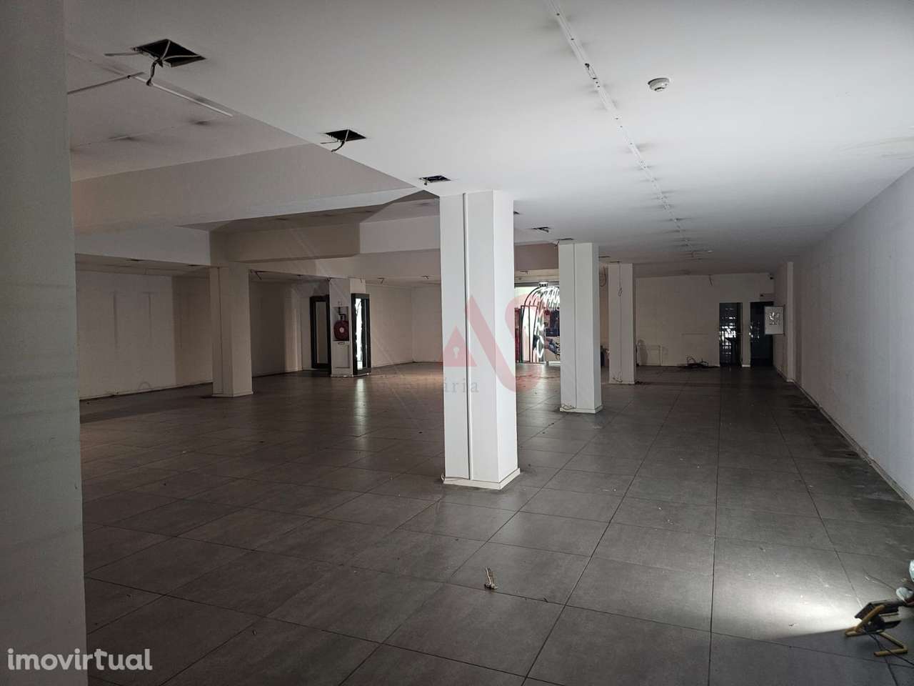 Loja para Arrendamento no Centro de Guimarães – Avenida Gil Vicente | - Grande imagem: 2/6