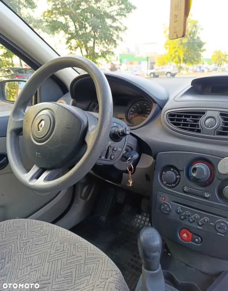 Renault Clio 1.2 16V Authentique - 4