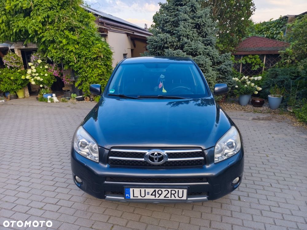 Toyota RAV4 - 1