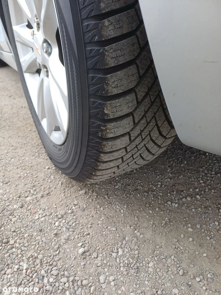 Chevrolet Cruze 1.6 LS+ - 18