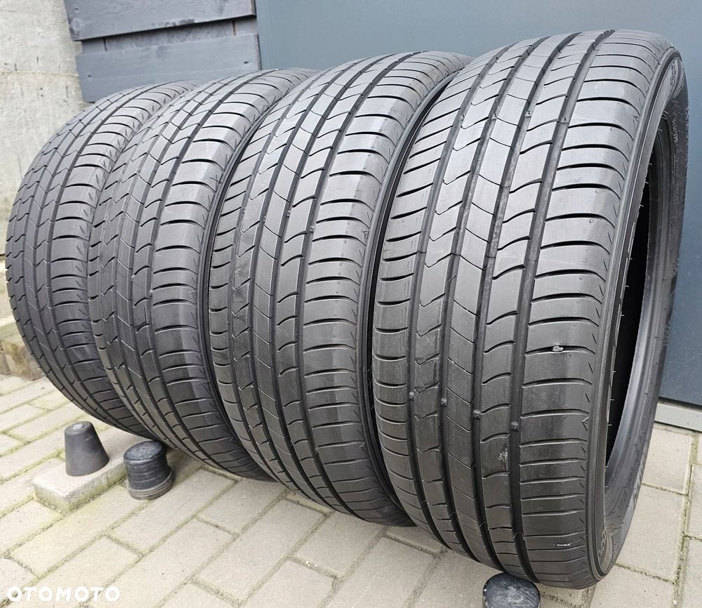 Kumho HS51 215/55R18 95 H