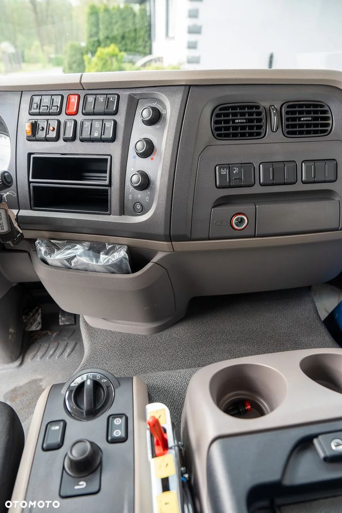 DAF LF 210 - 12