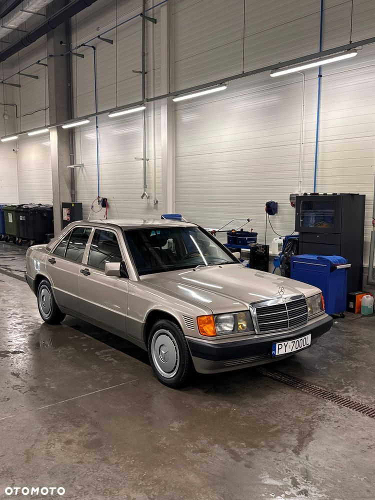 Mercedes-Benz W201 (190) - 1