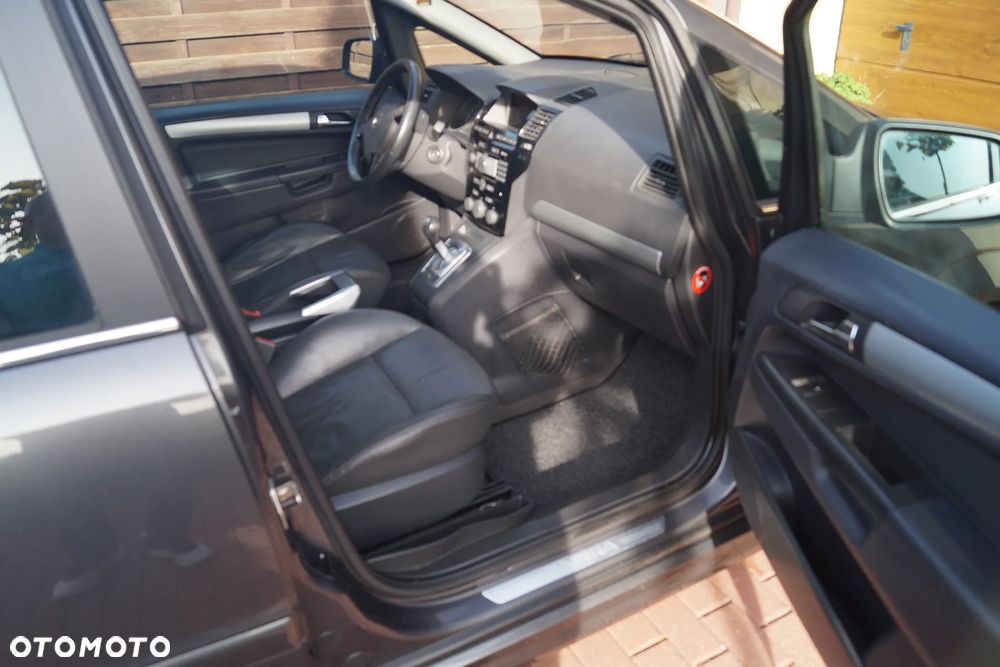 Opel Zafira 1.8 Cosmo Easytronic - 8