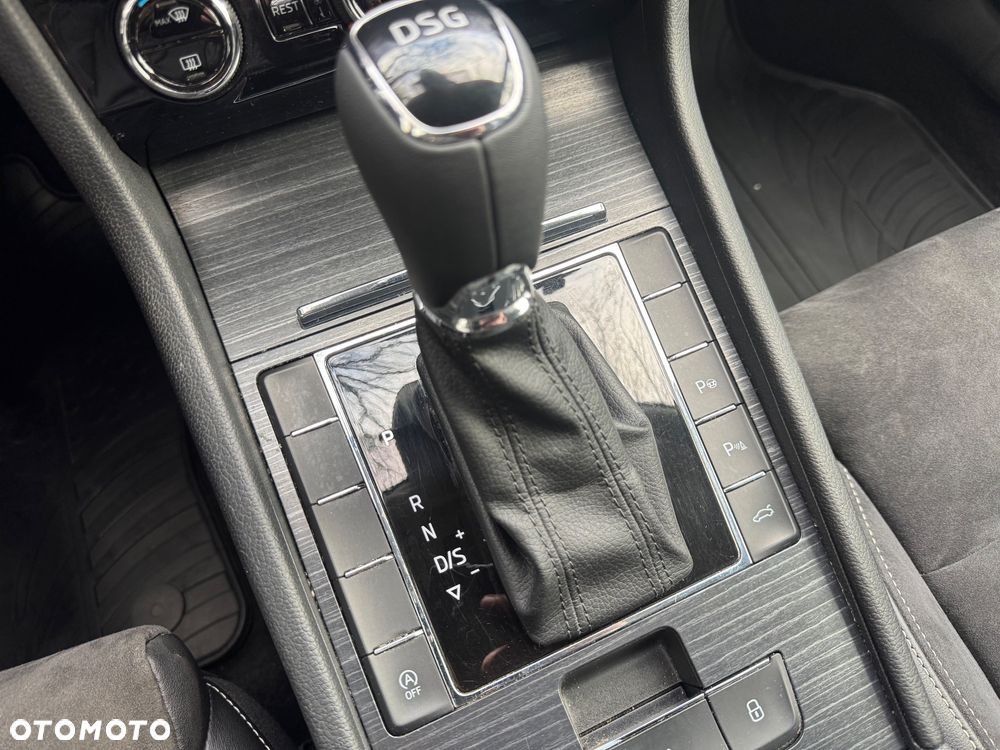Skoda Superb 2.0 TDI DSG Premium Edition - 13