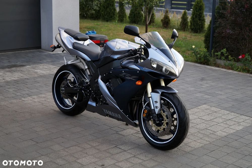 Yamaha R1 - 5