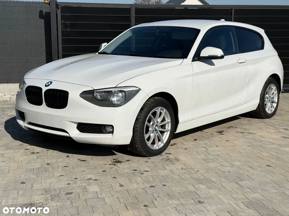 BMW Seria 1 114d Sport Line - 2