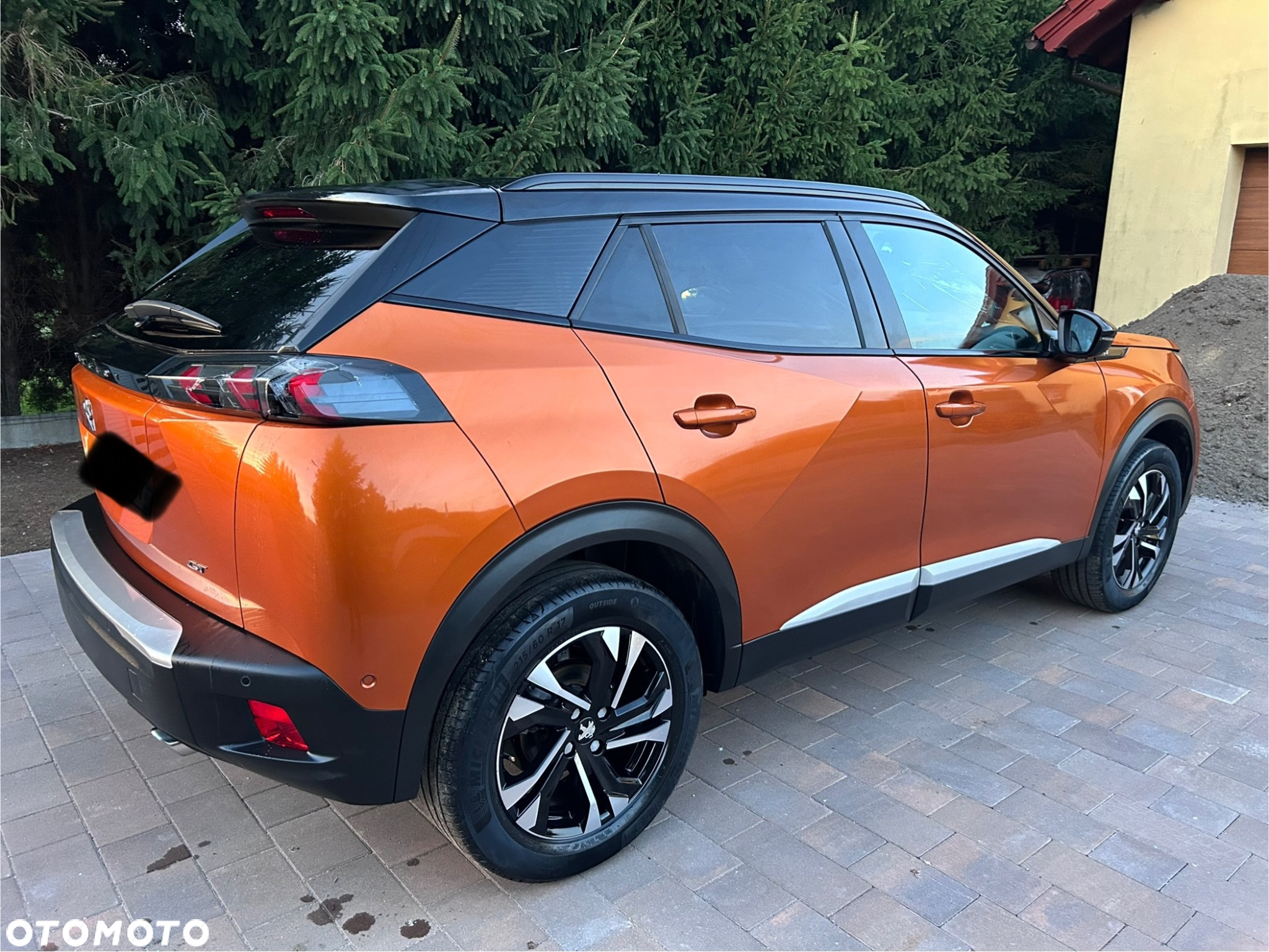 Peugeot 2008 BlueHDi 130 EAT8 GT - 4
