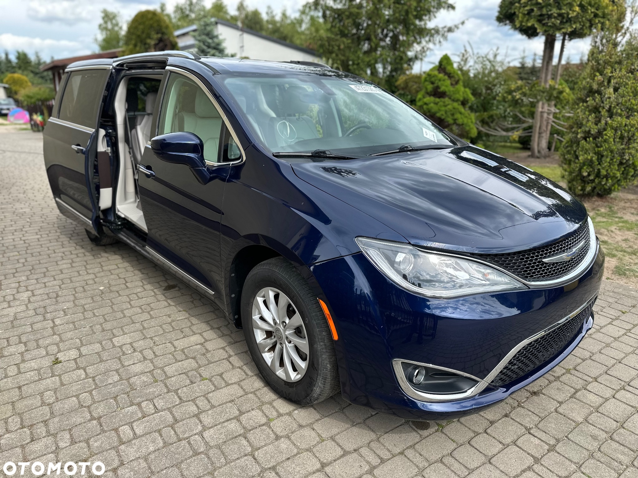 Chrysler Pacifica - 3